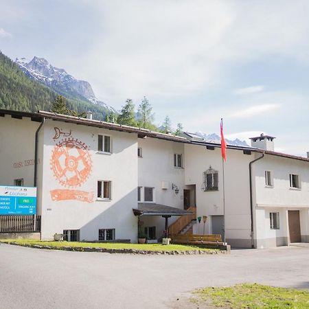 Pensiun Lischana Sent Exteriér fotografie