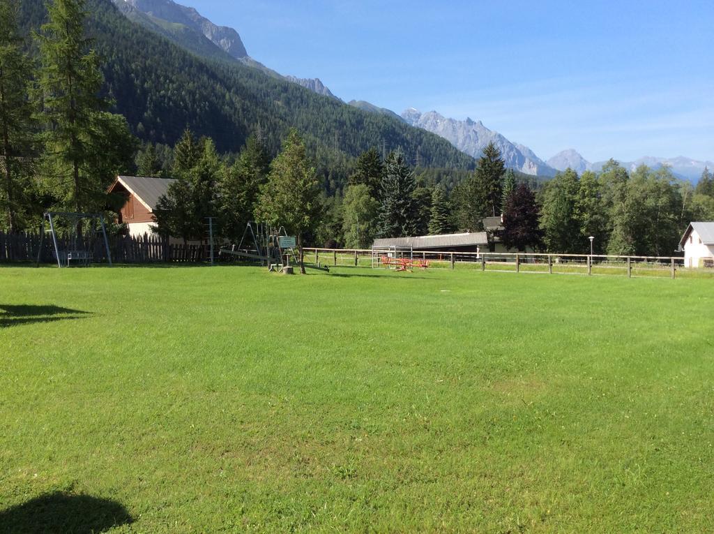 Pensiun Lischana Sent Exteriér fotografie