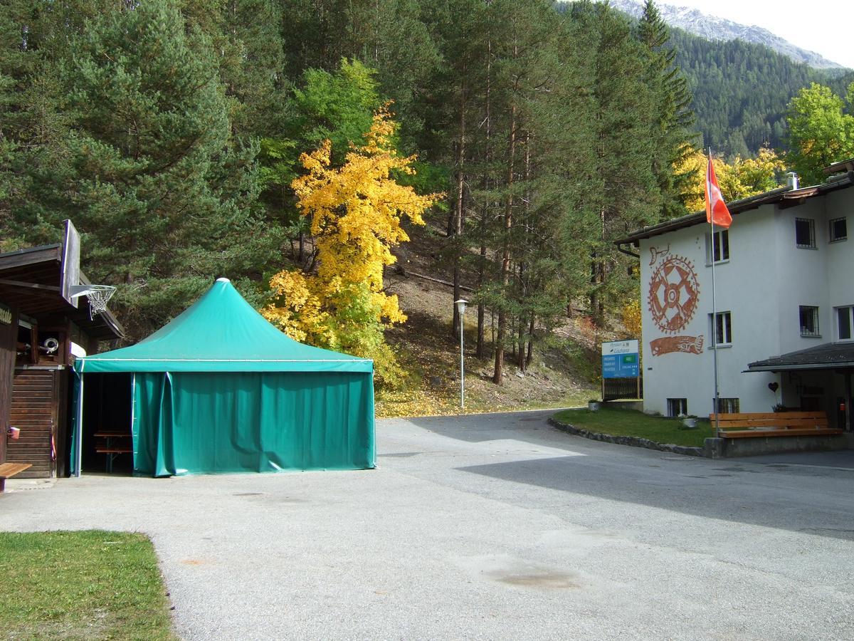 Pensiun Lischana Sent Exteriér fotografie