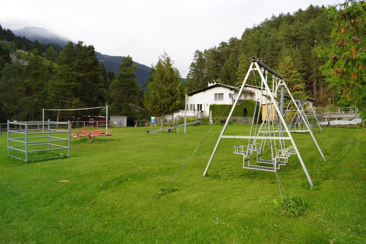 Pensiun Lischana Sent Exteriér fotografie